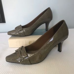 NWOT Life Stride Taupe Patent Leather Heels